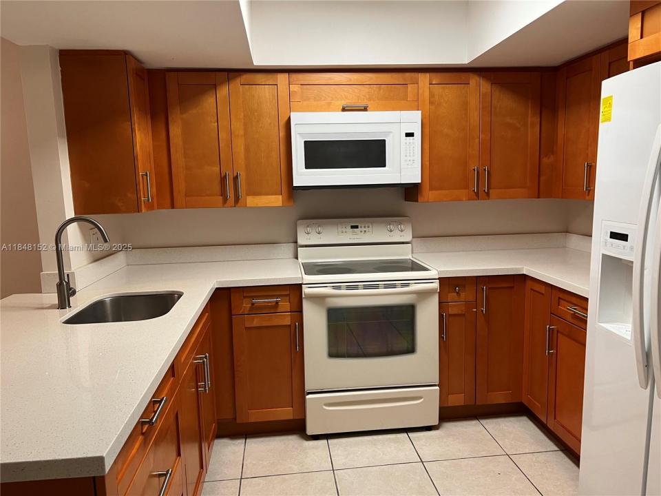 7407 NW 76th Ct 7409, Tamarac, Floride 33321, États-Unis