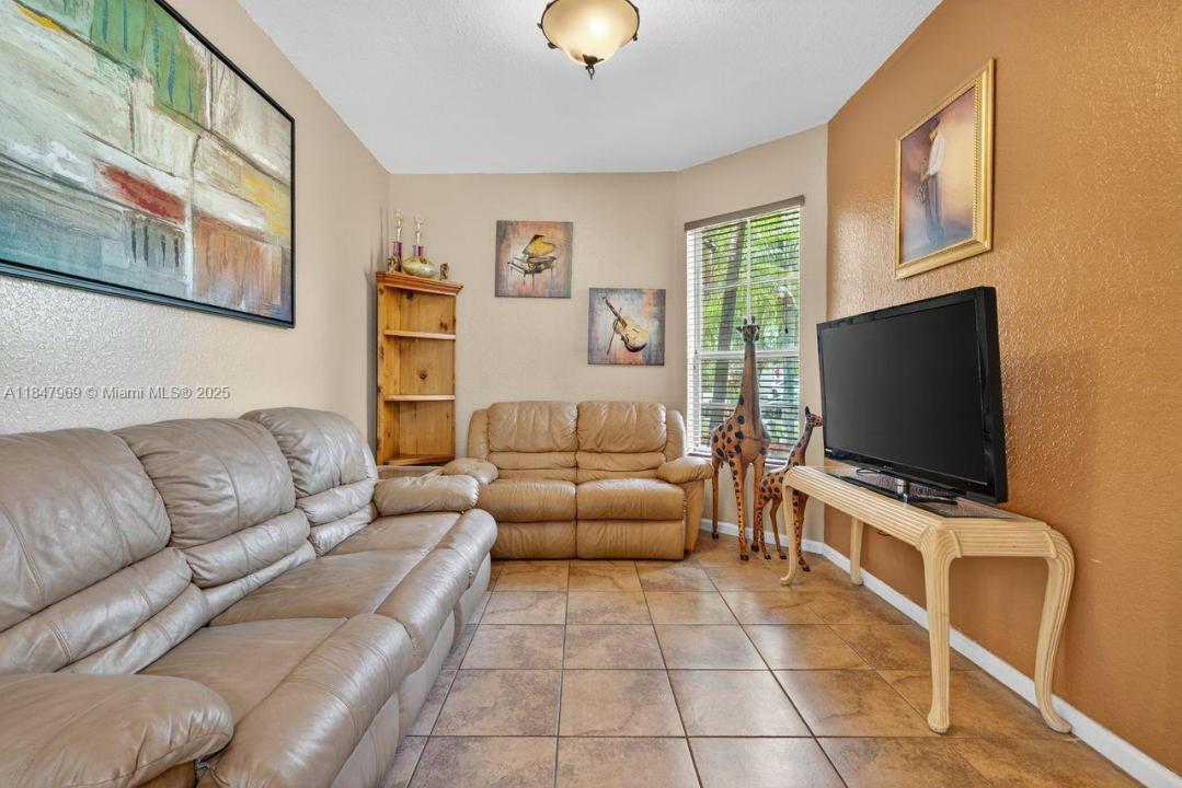 2215 PORTOFINO AVE, Homestead, Florida 33033, USA