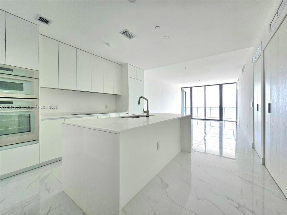 700 NE 24th ST 3502, Miami, Флорида 33137, Соединенные Штаты