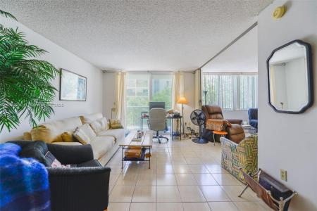 1345 Lincoln Rd 303, Miami Beach, Florida 33139, USA