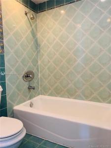1325 W 68th St 221, Hialeah, Florida 33014, USA