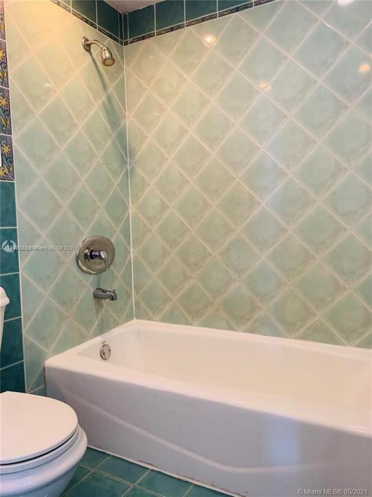 1325 W 68th St 221, Hialeah, Florida 33014, Stati Uniti