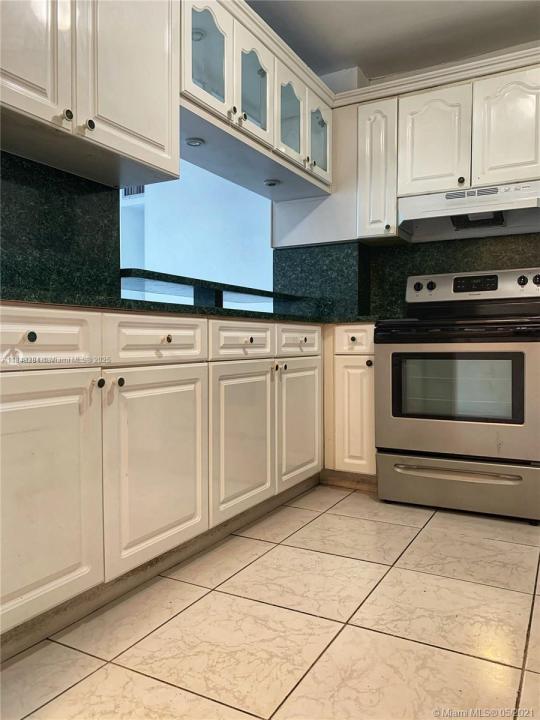 1325 W 68th St 514, Hialeah, Florida 33014, Stati Uniti