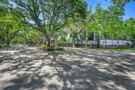 3680 Inverrary Dr 1X, Lauderhill, Florida 33319, USA