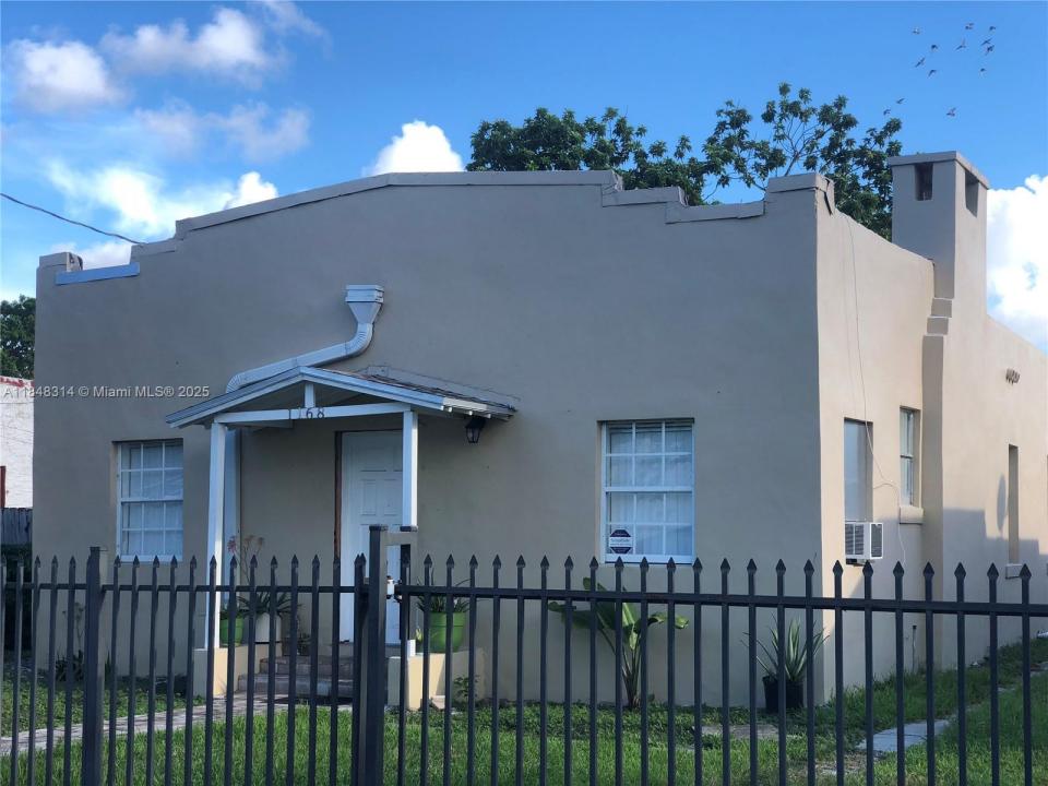 1168 NW 30th St 1168, Miami, Florida 33127, Stati Uniti