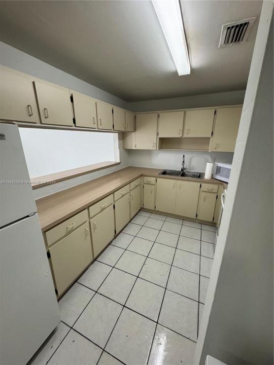 11710 NW South River Dr 308, Medley, Florida 33178