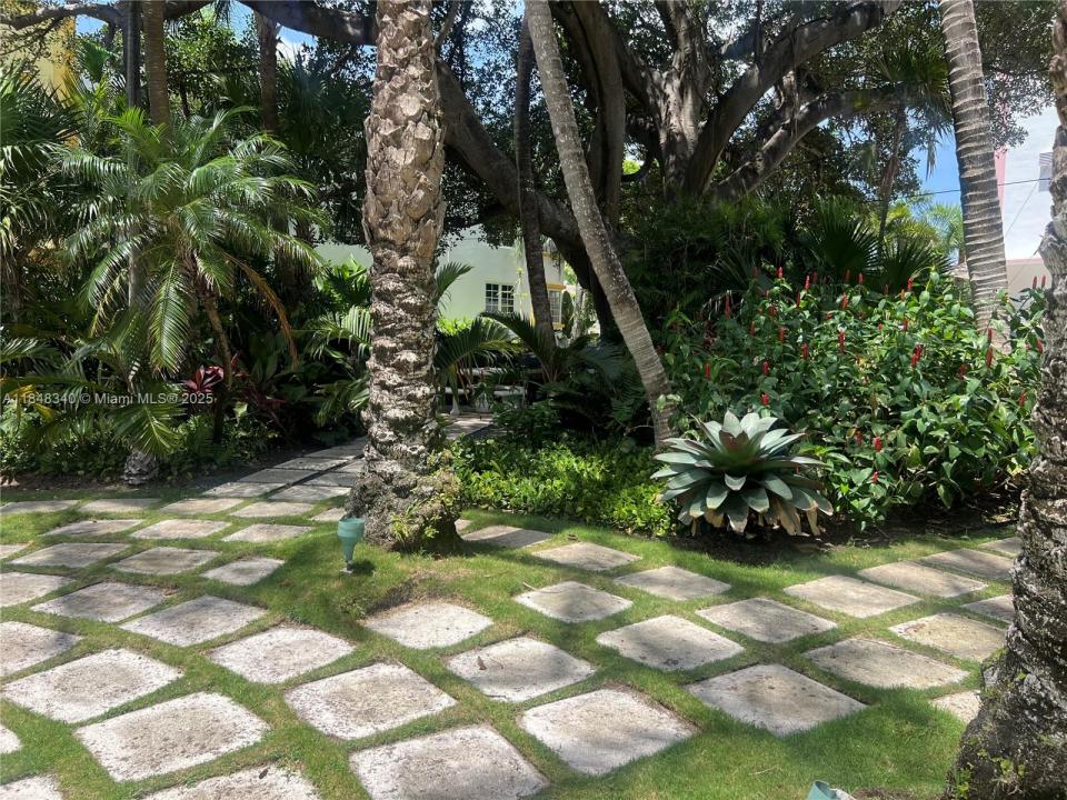 2421 Lake Pancoast Dr 4D, Miami Beach, Florida 33140