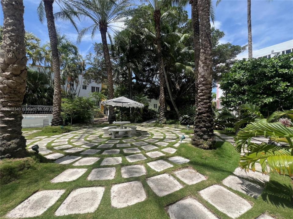 2421 Lake Pancoast Dr 4D, Miami Beach, Florida 33140