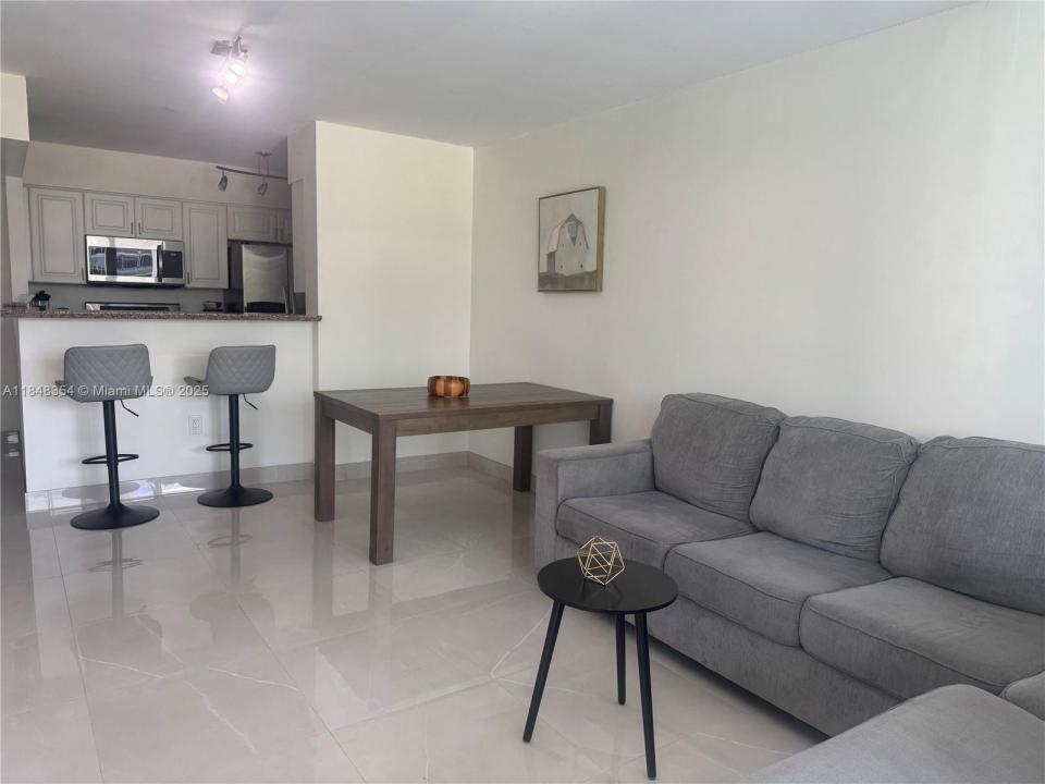 1155 Brickell Bay Dr 307, Miami, Florida 33131, Amerika Birleşik Devletleri
