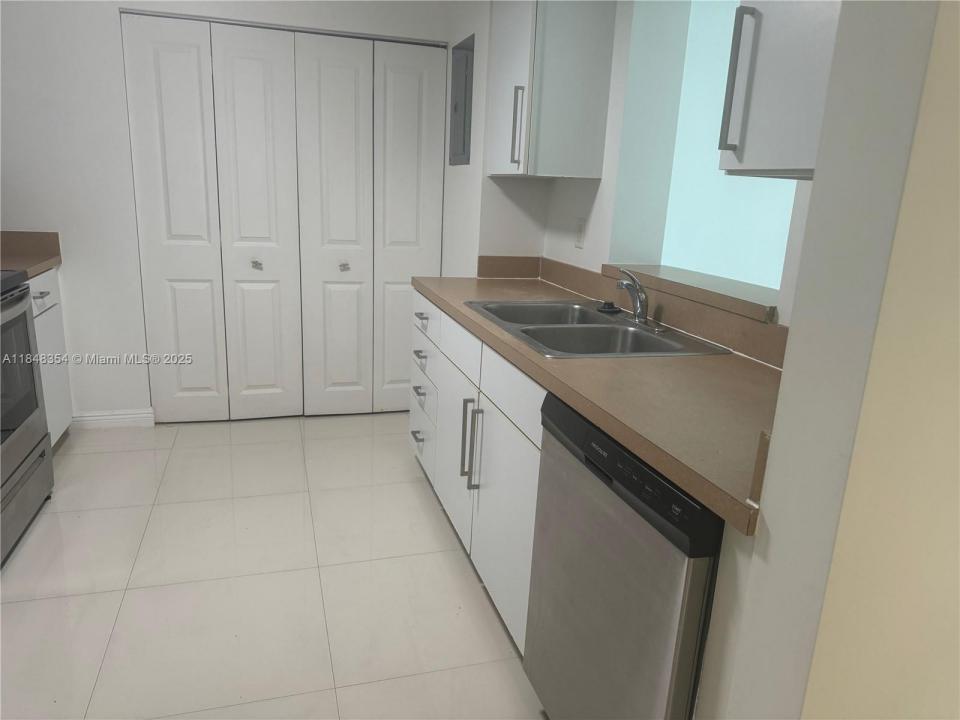 1155 Brickell Bay Dr 307, Miami, Florida 33131, Amerika Birleşik Devletleri
