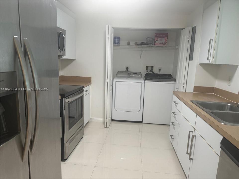 1155 Brickell Bay Dr 307, Miami, Florida 33131, Amerika Birleşik Devletleri