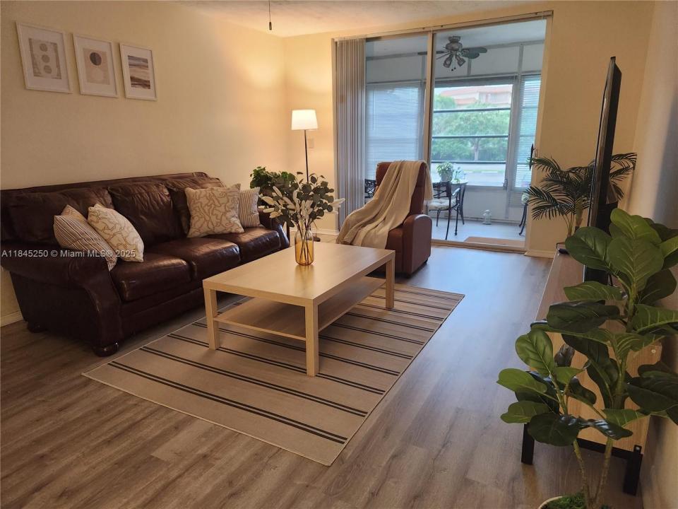 7300 NW 17th St 220, Plantation, Florida 33313, HOA KỲ