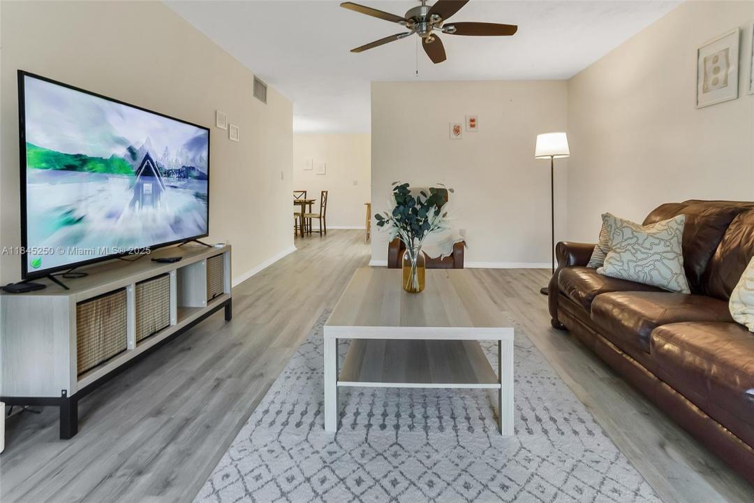 7300 NW 17th St 220, Plantation, Florida 33313, HOA KỲ