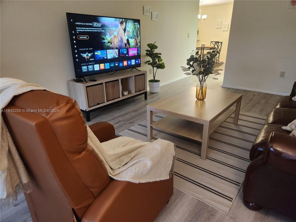 7300 NW 17th St 220, Plantation, Florida 33313, HOA KỲ