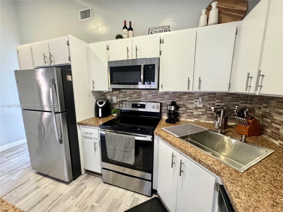 11512 SW 6th St, Sweetwater, Флорида 33174, Соединенные Штаты