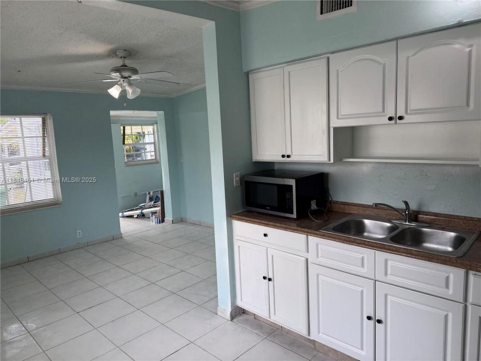 2130 Rutland St, Opa-Locka, Florida 33054, Estados Unidos
