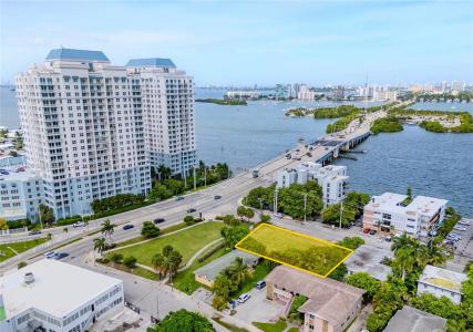 7880 NE Bayshore Ct, Miami, Florida 33138, USA