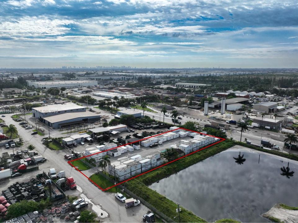 9140 NW 96th St, Medley, Florida 33178