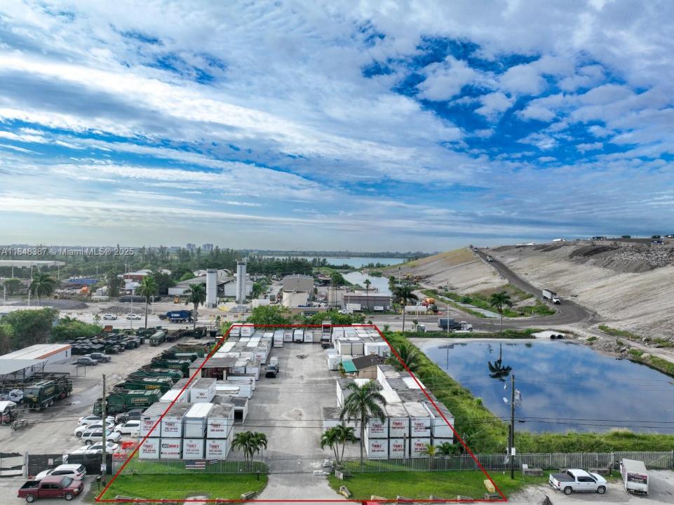 9140 NW 96th St, Medley, Florida 33178