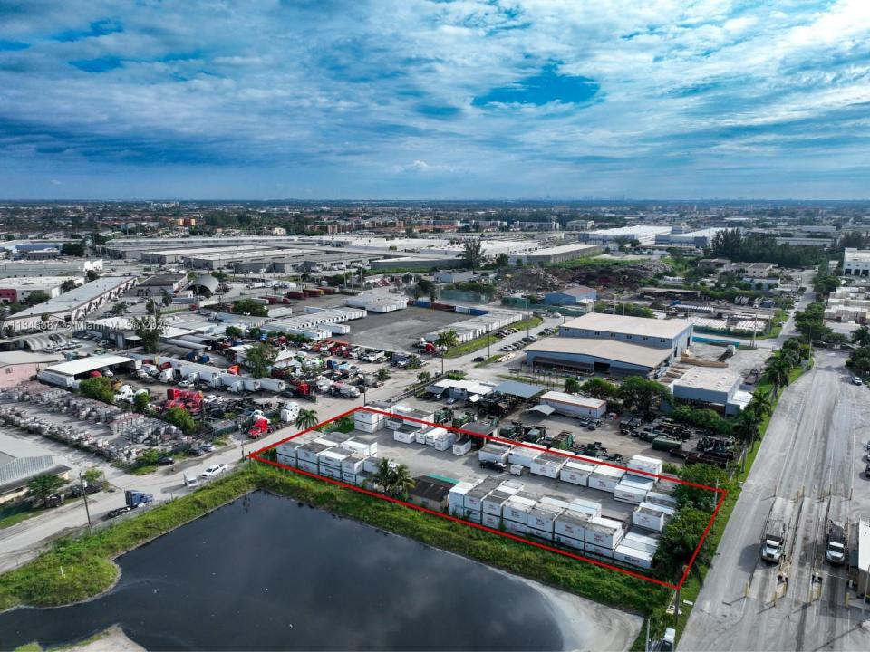 9140 NW 96th St, Medley, Florida 33178