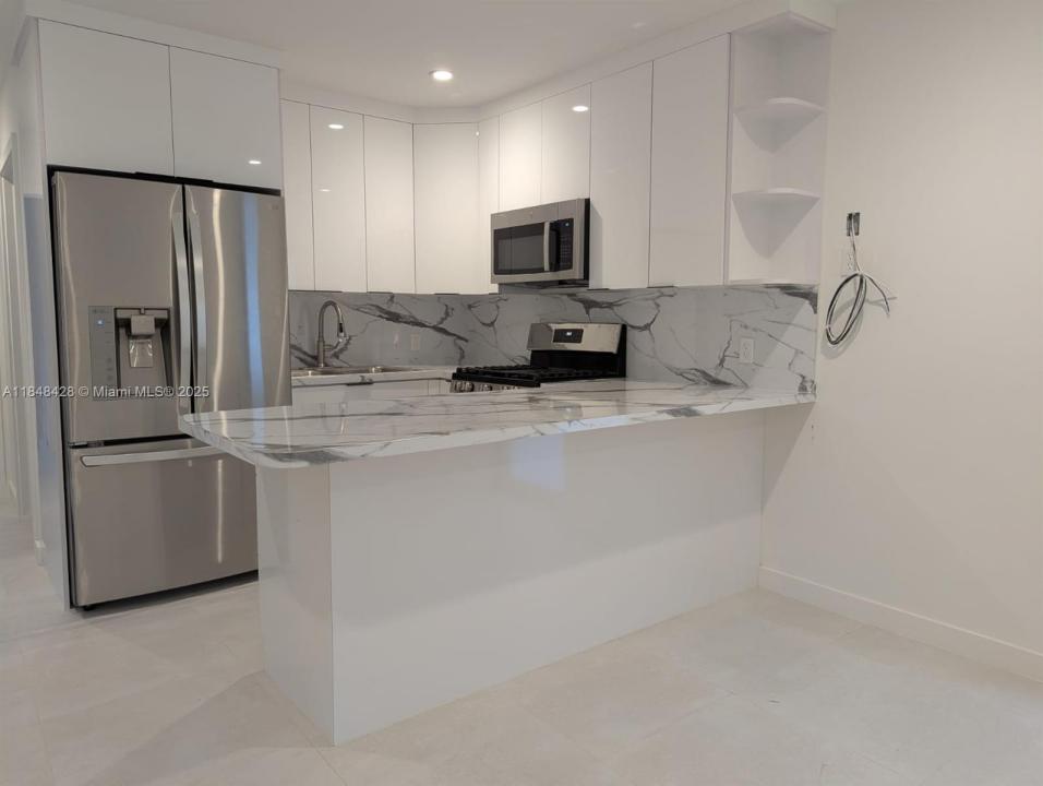 911 Sharar Ave 2, Opa-Locka, 佛罗里达州 33054, 美国