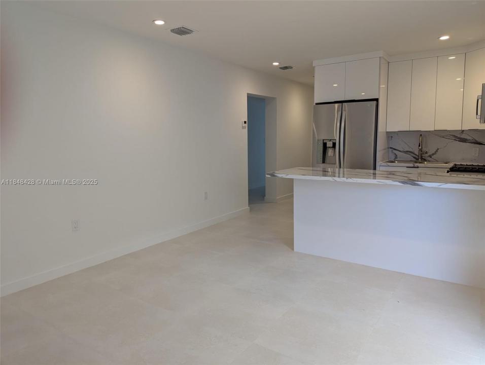 911 Sharar Ave 2, Opa-Locka, 佛罗里达州 33054, 美国