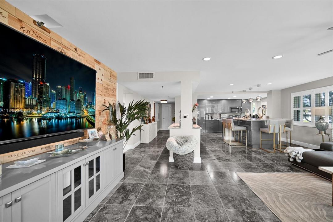 372 Golfview Rd 201, North Palm Beach, Florida 33408