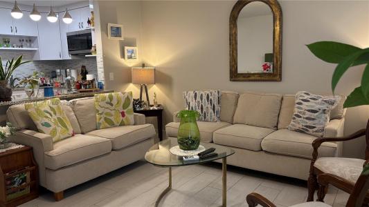 98 E Westbury  E 98, Deerfield Beach, Florida 33442, USA