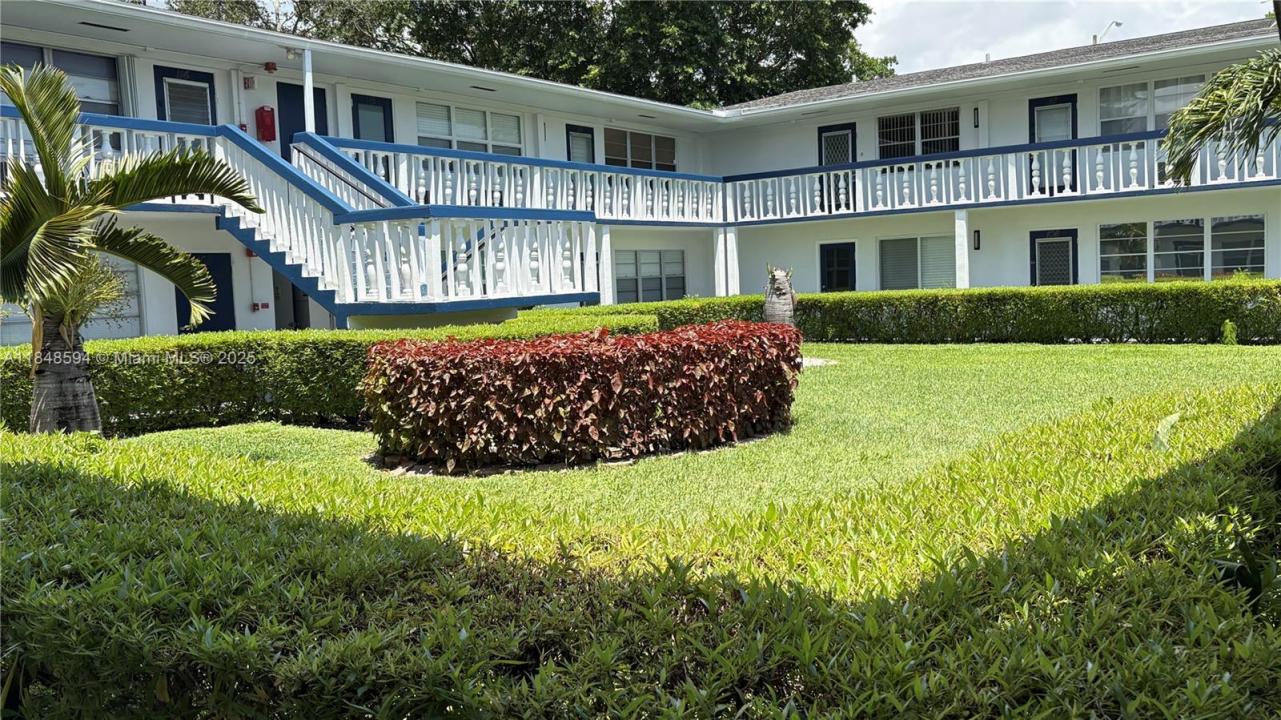 98 E Westbury  E 98, Deerfield Beach, Florida 33442, USA