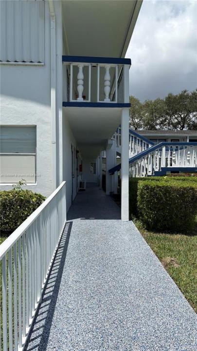 98 E Westbury  E 98, Deerfield Beach, Florida 33442, USA