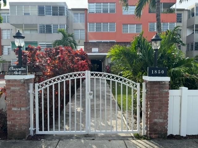 1850 NE 169th St 308, North Miami Beach, Flórida 33162, Estados Unidos