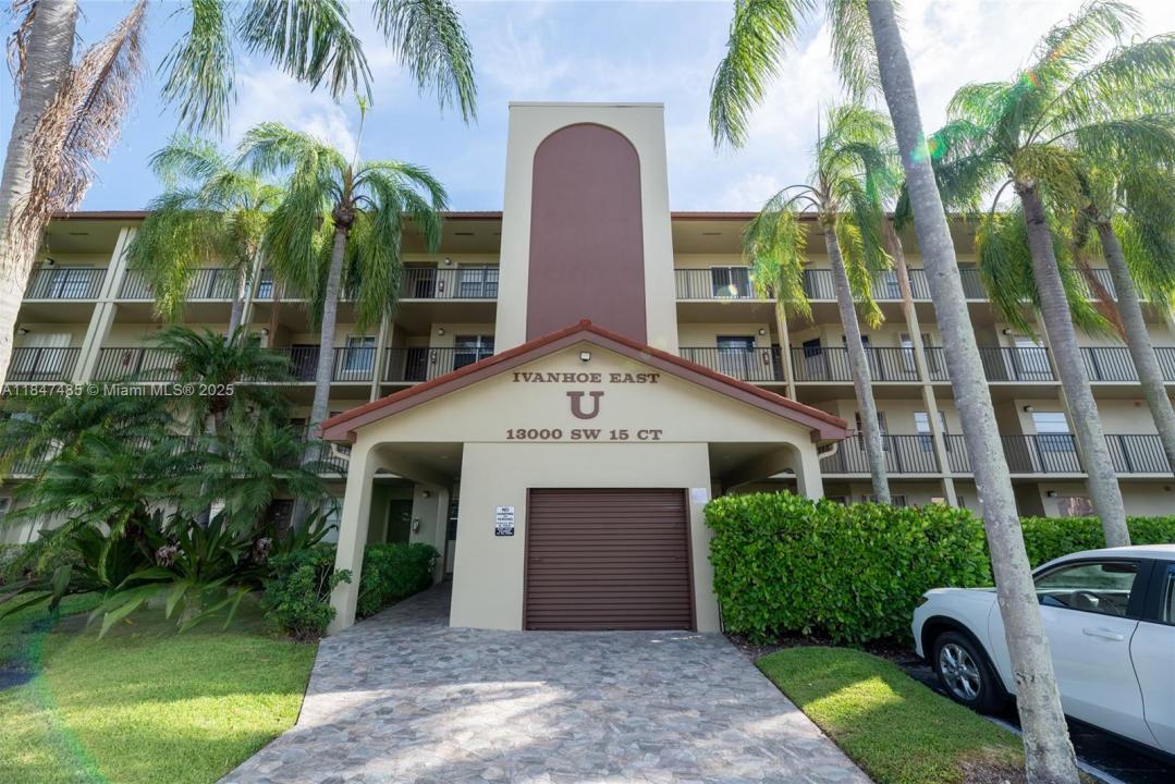 13000 SW 15th Ct 206U, Pembroke Pines, Floride 33027, États-Unis
