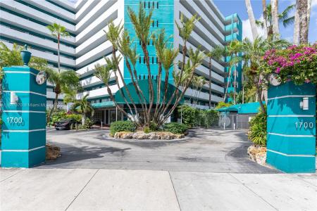 1700 NW N River Dr 708, Miami, Florida 33125, USA