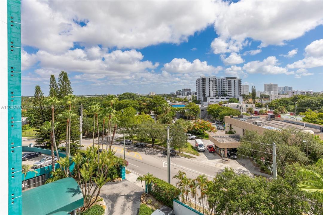 1700 NW N River Dr 708, Miami, Floryda 33125, USA