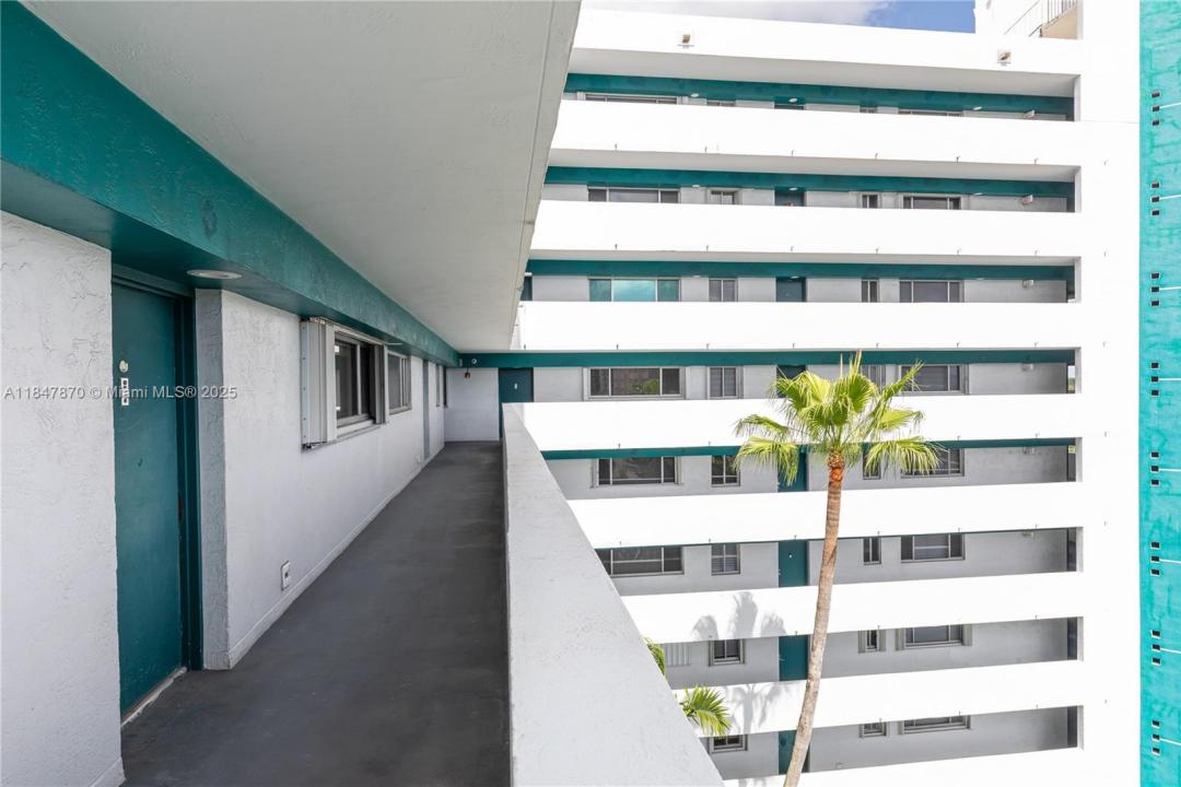 1700 NW N River Dr 708, Miami, Floryda 33125, USA