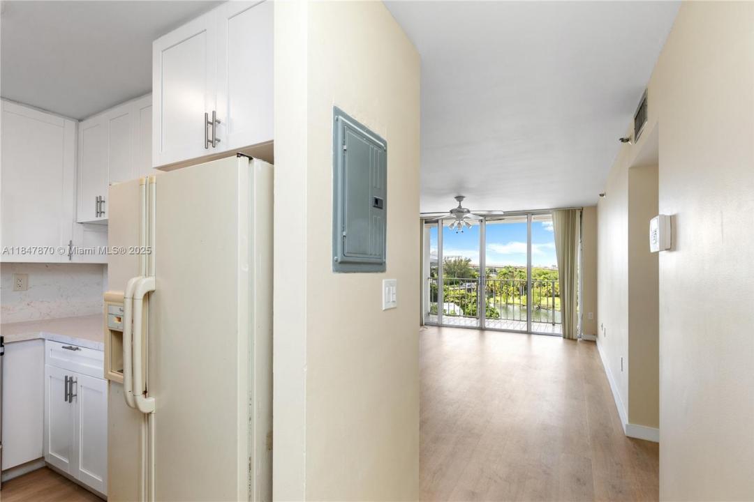 1700 NW N River Dr 708, Miami, Floryda 33125, USA
