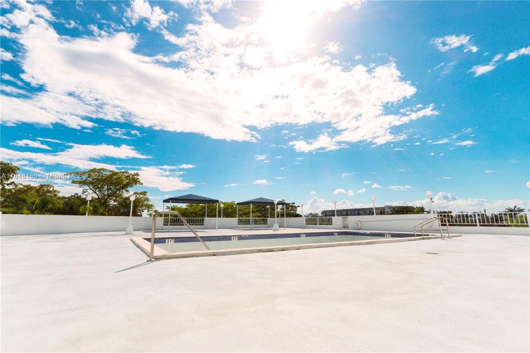 6900 Bay Dr 3I, Miami Beach, Florida 33141, Stati Uniti