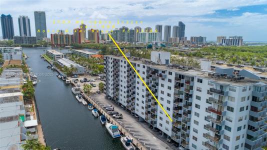 3703 NE 166th St 408, North Miami Beach, Florida 33160, USA