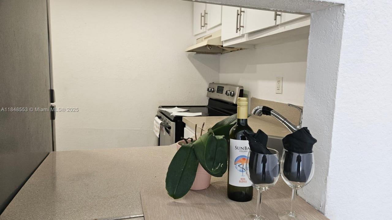 4550 NW 9th St 709E, Miami, فلوريدا 33126, الولايات المتحدة