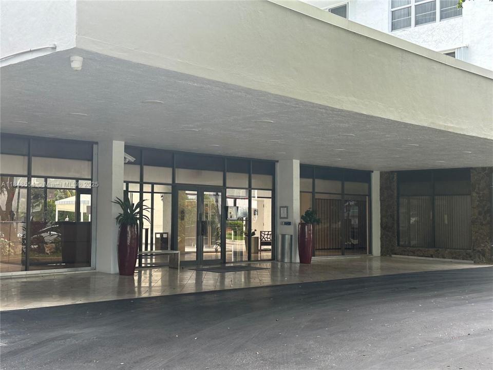 10000 W Bay Harbor Dr 625, Bay Harbor Islands, Флорида 33154, Соединенные Штаты