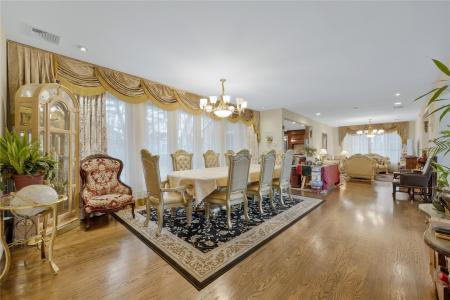 8 Percheron Lane, North Hempstead, 纽约州 11577, 美国