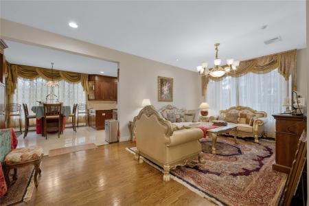 8 Percheron Lane, North Hempstead, 纽约州 11577, 美国
