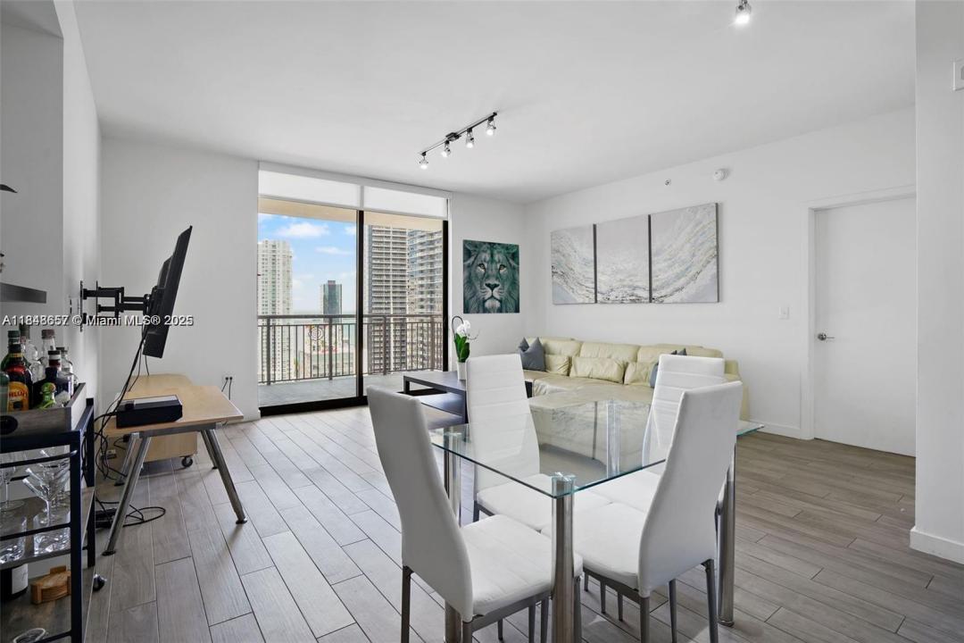 999 SW 1st Ave 2717, Miami, 佛罗里达州 33130, 美国