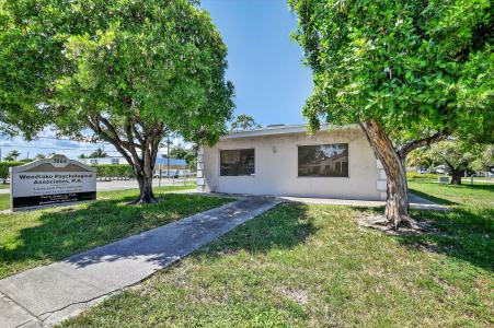 3865 10th Avenue N, Palm Springs, Florida 33461