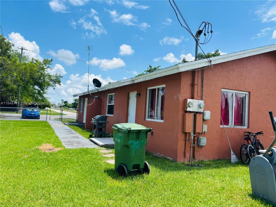 997 NW 11 STREET, Homestead, Florida 33030