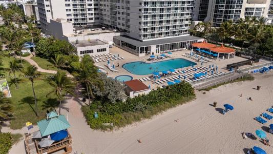 19201 Collins Ave 124, Sunny Isles Beach, Florida 33160, USA