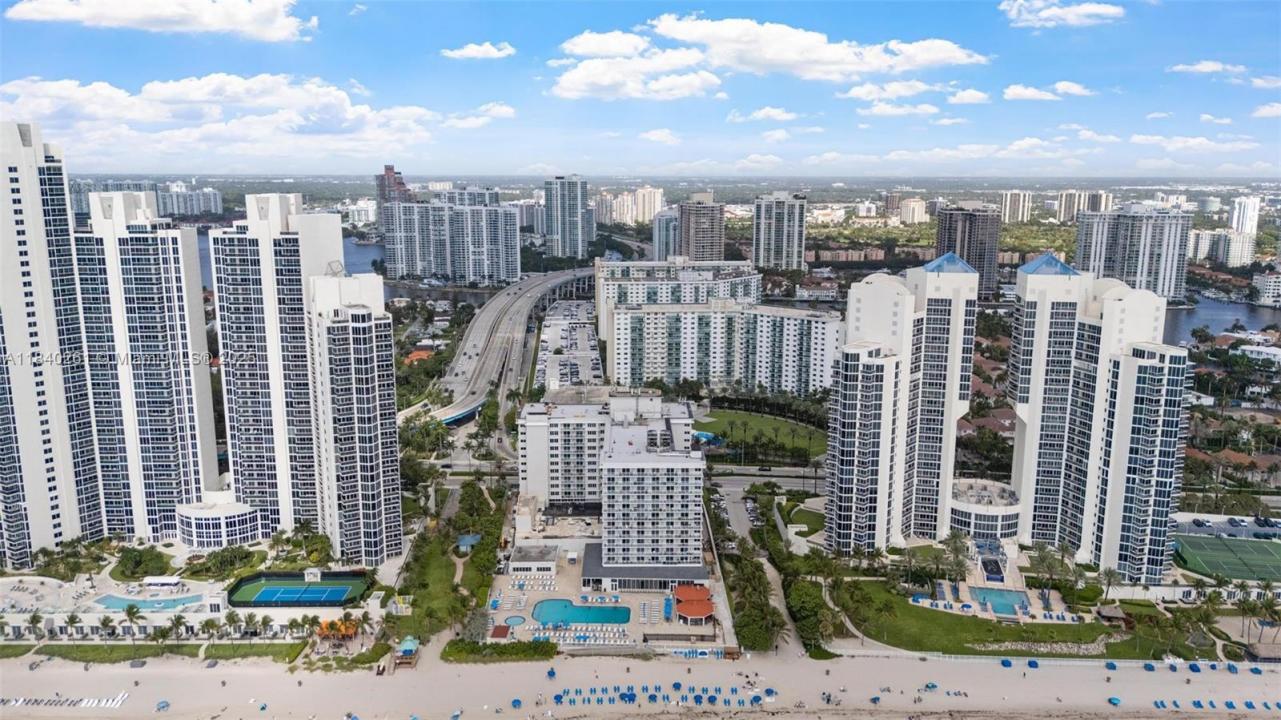 19201 Collins Ave 124, Sunny Isles Beach, Florida 33160, USA