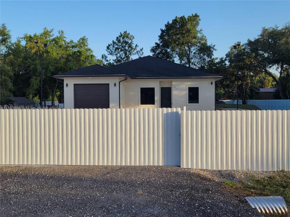 242 N Pine cone, Clewiston, Florida 33440