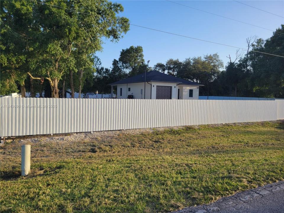 242 N Pine cone, Clewiston, Florida 33440