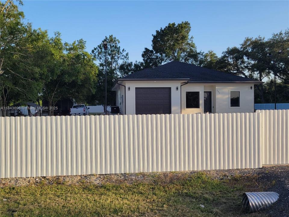 242 N Pine cone, Clewiston, Florida 33440